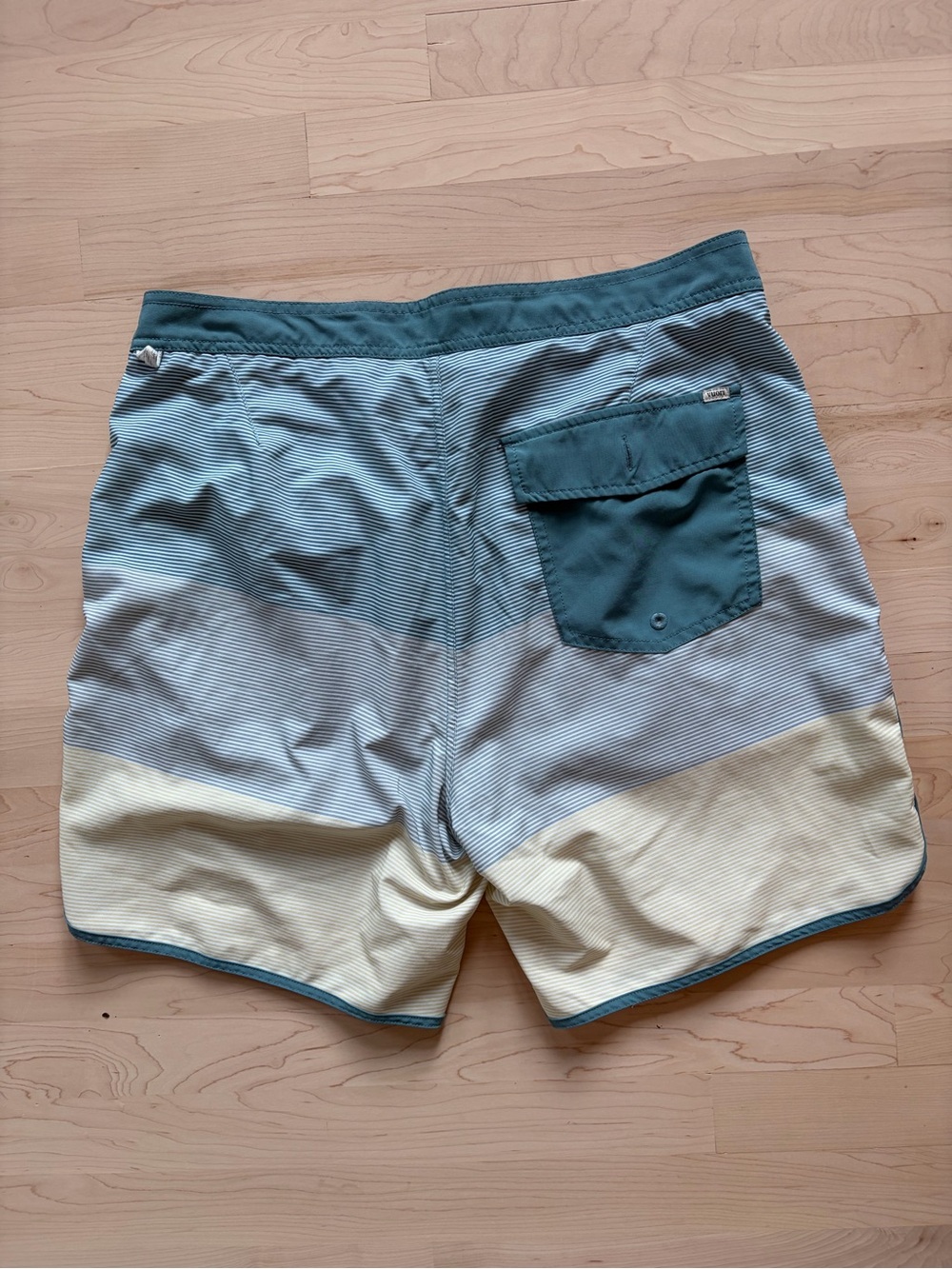 Vuori Mens Cruise Board Short - 33” - Picture 2 of 4